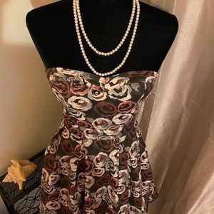 Baby Doll Strapless Dress*